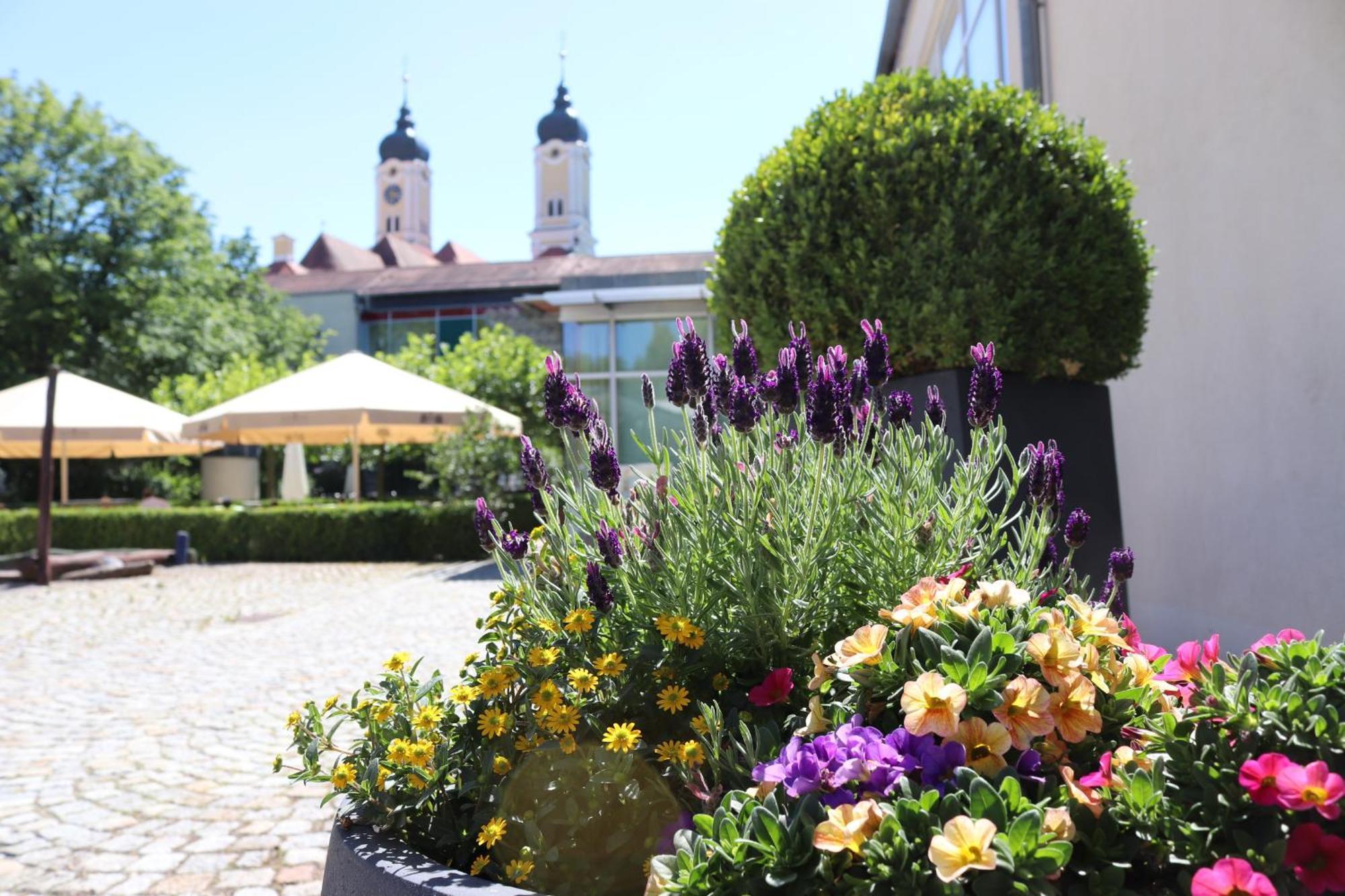 Klostergasthof Roggenburg ภายนอก รูปภาพ