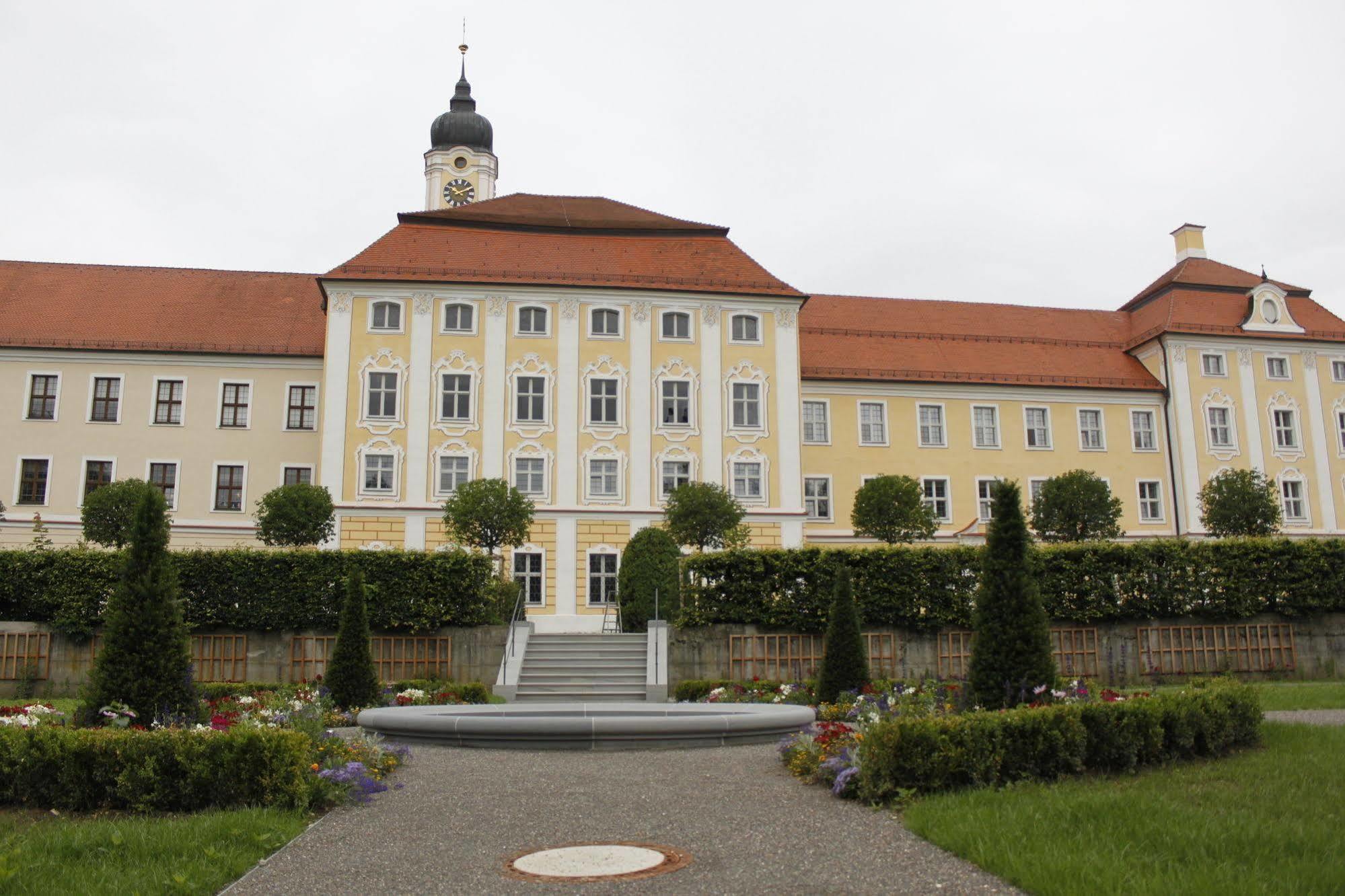 Klostergasthof Roggenburg ภายนอก รูปภาพ